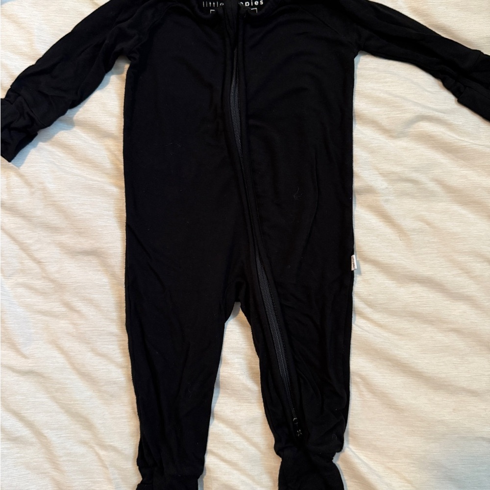 Black zippy